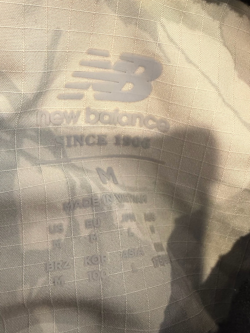 New Balance Cream Floral-Print Wind Breaker Jacket with Black Sleeve Panels - Picture 8 of 8